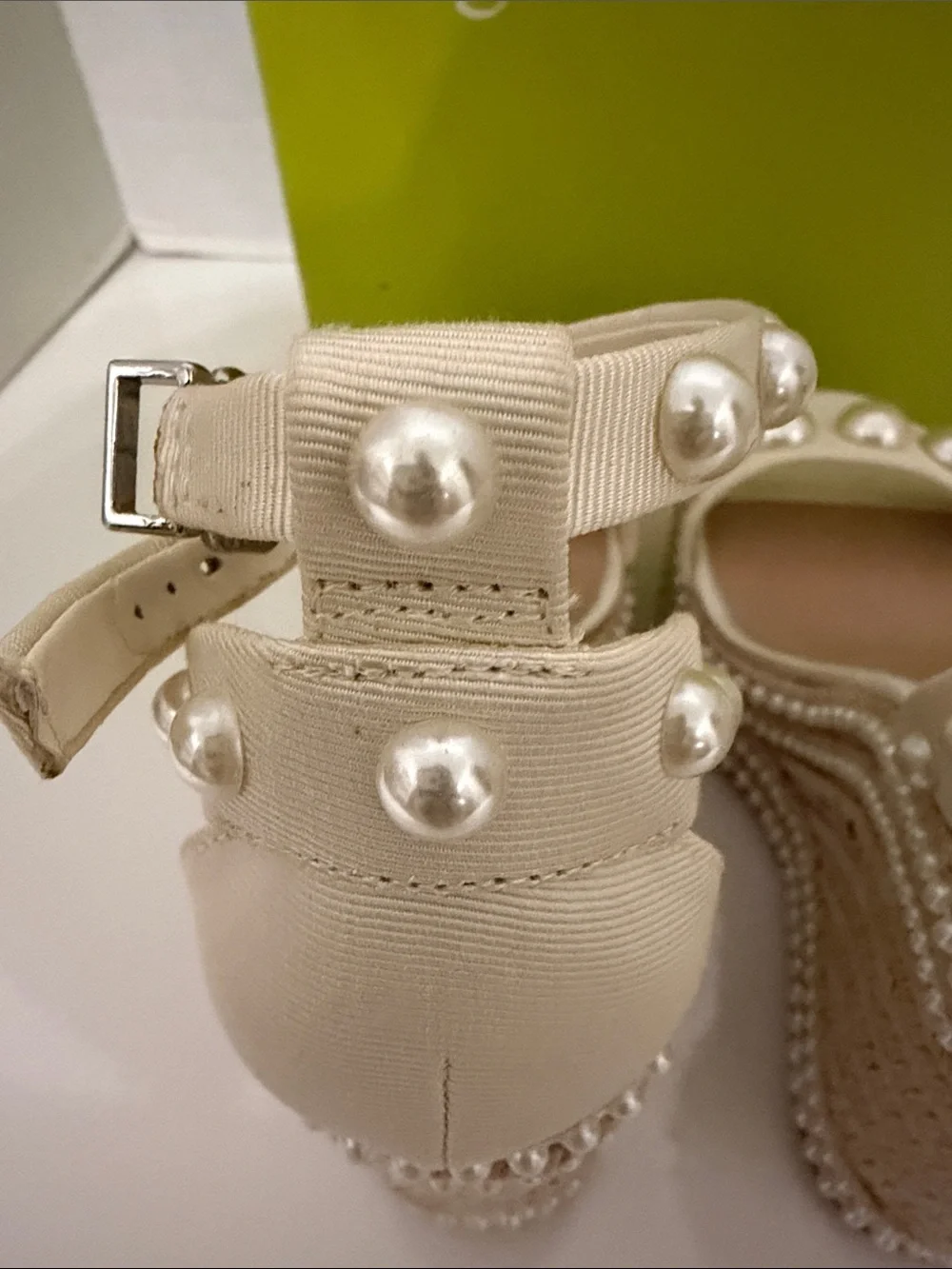 Gianni Bini 6.5 Sierah Eggshell Pearl-Embellished Wedge Sandals